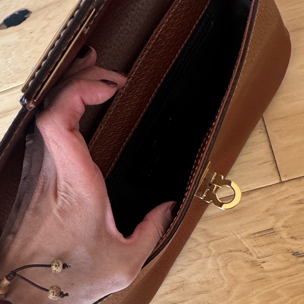 Salvatore Ferragamo Tan Leather Shoulder Bag - Picture 4 of 9